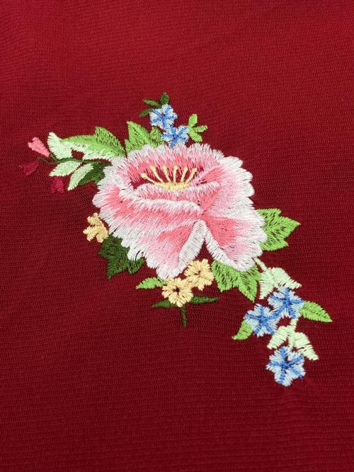 VIVIENNE TAM（ヴィヴィアンタム）VIVIENNE TAM (ヴィヴィアンタム) Multi flower embroidery on stretch net スカート レッド サイズ:40の古着・服飾アイテム
