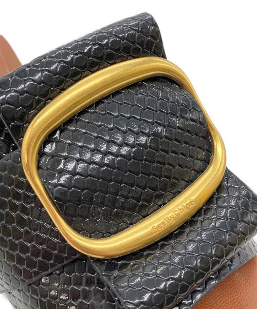 SEE BY CHLOE（シーバイクロエ）SEE BY CHLOE (シーバイクロエ) ホッパー スネークエンボス ブロックヒール サンダル ブラック サイズ:37の古着・服飾アイテム