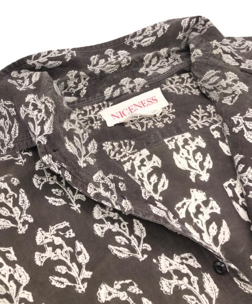 NICENESS（ナイスネス）NICENESS (ナイスネス) LEE FLOWER WOOD PRINT SH グレー×ホワイト サイズ:Mの古着・服飾アイテム