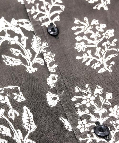 NICENESS（ナイスネス）NICENESS (ナイスネス) LEE FLOWER WOOD PRINT SH グレー×ホワイト サイズ:Mの古着・服飾アイテム