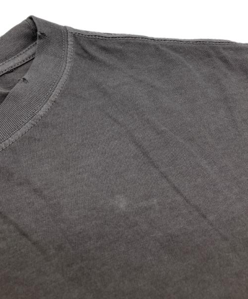 UNFORTUNATE PORTRAIT（-）UNFORTUNATE PORTRAIT (-) Whim Gazette (ウィムガゼット) 別注WHIM TEE チャコールグレー サイズ:Sの古着・服飾アイテム