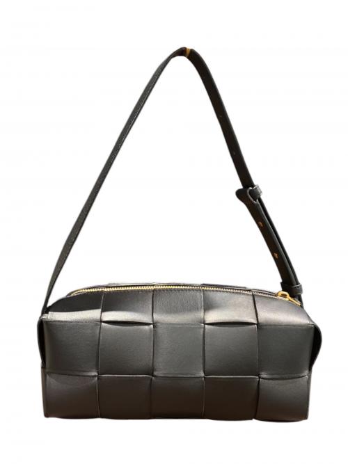 BOTTEGA VENETA（ボッテガベネタ）BOTTEGA VENETA (ボッテガベネタ) ブリックカセットスモール マキシイントレチャート 729166 ブラックの古着・服飾アイテム