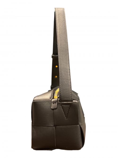 BOTTEGA VENETA（ボッテガベネタ）BOTTEGA VENETA (ボッテガベネタ) ブリックカセットスモール マキシイントレチャート 729166 ブラックの古着・服飾アイテム