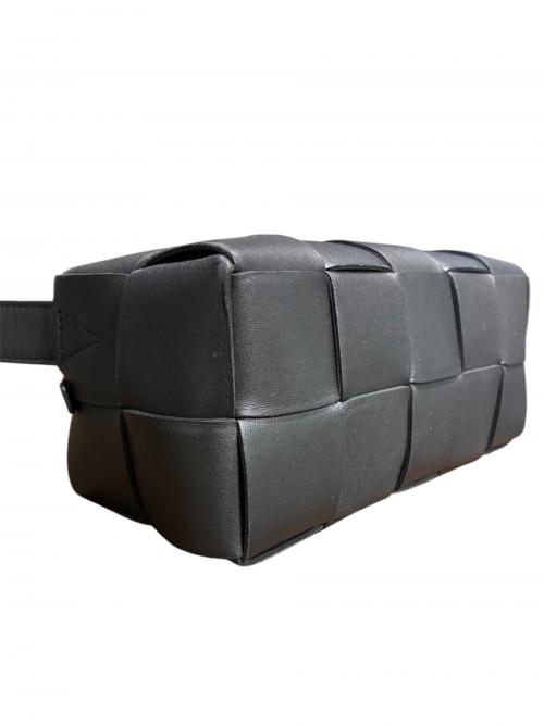 BOTTEGA VENETA（ボッテガベネタ）BOTTEGA VENETA (ボッテガベネタ) ブリックカセットスモール マキシイントレチャート 729166 ブラックの古着・服飾アイテム