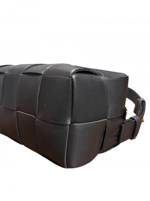 BOTTEGA VENETA（ボッテガベネタ）BOTTEGA VENETA (ボッテガベネタ) ブリックカセットスモール マキシイントレチャート 729166 ブラックの古着・服飾アイテム
