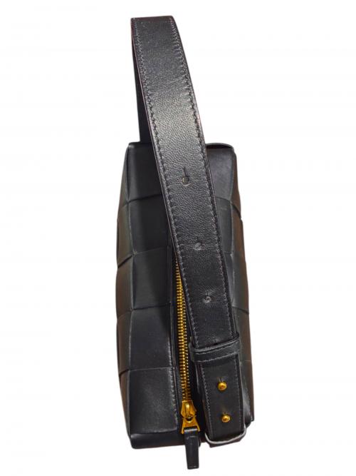 BOTTEGA VENETA（ボッテガベネタ）BOTTEGA VENETA (ボッテガベネタ) ブリックカセットスモール マキシイントレチャート 729166 ブラックの古着・服飾アイテム