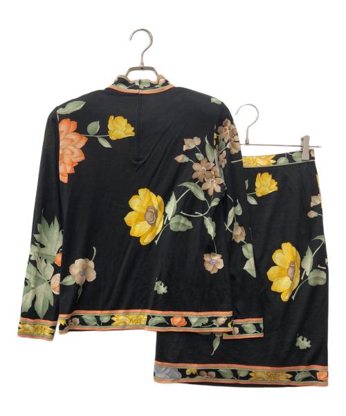 LEONARD FASHION（レオナールファッション）LEONARD FASHION (レオナールファッション) 総柄カットソースカートセットアップ ブラック サイズ:TP:M/SK:64の古着・服飾アイテム