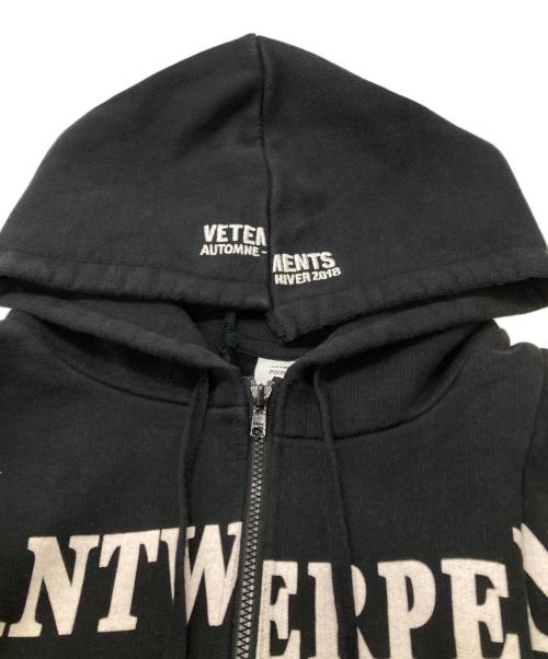 VETEMENTS（ヴェトモン）VETEMENTS (ヴェトモン) 再構築ジップパーカー/Reconstructed Zip-Up Hoodie ブラック サイズ:Sの古着・服飾アイテム