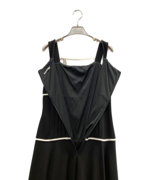M ME EME（エムミーエメ）M me eme (エムミーエメ) Bicolor ribbon pleats silhouette long onepiece ブラック サイズ:Freeの古着・服飾アイテム