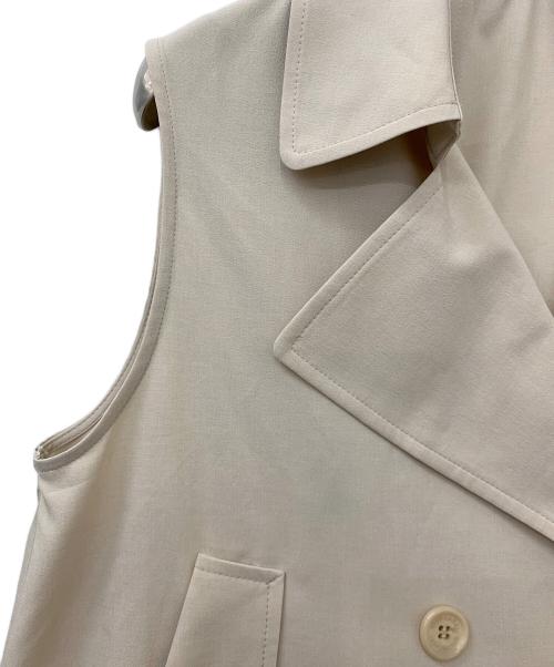 BLUE LABEL CRESTBRIDGE（ブルーレーベルクレストブリッジ）BLUE LABEL CRESTBRIDGE (ブルーレーベルクレストブリッジ) ハイカウントナノショートベスト ベージュ サイズ:38の古着・服飾アイテム