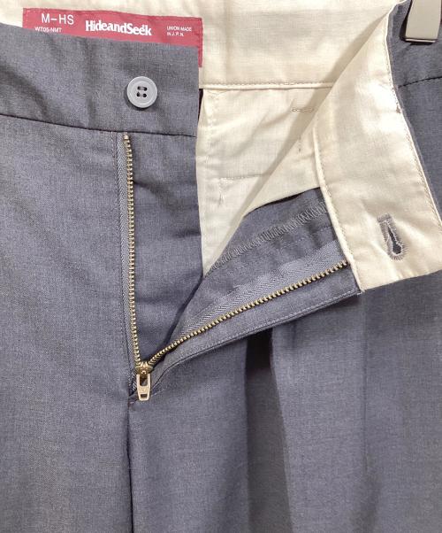 HIDE AND SEEK（ハイドアンドシーク）HIDE AND SEEK (ハイドアンドシーク) PLEATED TROUSER グレー サイズ:Ｍの古着・服飾アイテム