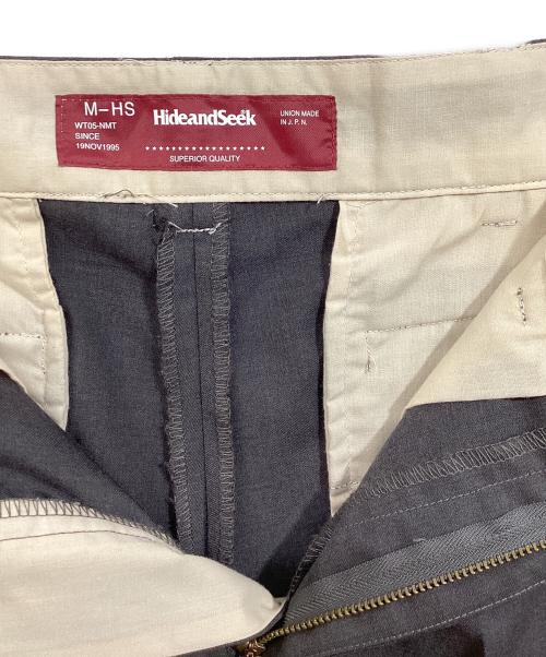 HIDE AND SEEK（ハイドアンドシーク）HIDE AND SEEK (ハイドアンドシーク) PLEATED TROUSER グレー サイズ:Ｍの古着・服飾アイテム