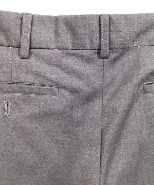 HIDE AND SEEK（ハイドアンドシーク）HIDE AND SEEK (ハイドアンドシーク) PLEATED TROUSER グレー サイズ:Ｍの古着・服飾アイテム