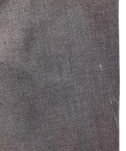 HIDE AND SEEK（ハイドアンドシーク）HIDE AND SEEK (ハイドアンドシーク) PLEATED TROUSER グレー サイズ:Ｍの古着・服飾アイテム