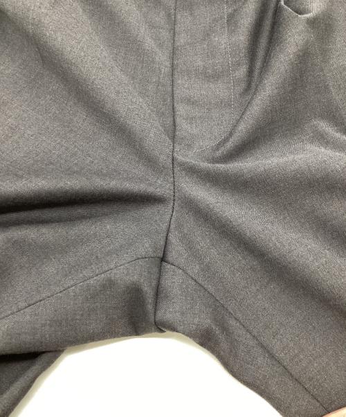 HIDE AND SEEK（ハイドアンドシーク）HIDE AND SEEK (ハイドアンドシーク) PLEATED TROUSER グレー サイズ:Ｍの古着・服飾アイテム