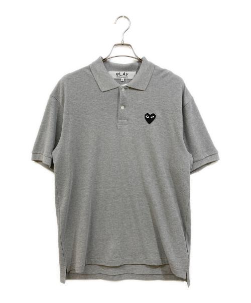 PLAY COMME des GARCONS（プレイコムデギャルソン）PLAY COMME des GARCONS (プレイ コムデギャルソン) ポロシャツ グレー サイズ:XXL 未使用品の古着・服飾アイテム