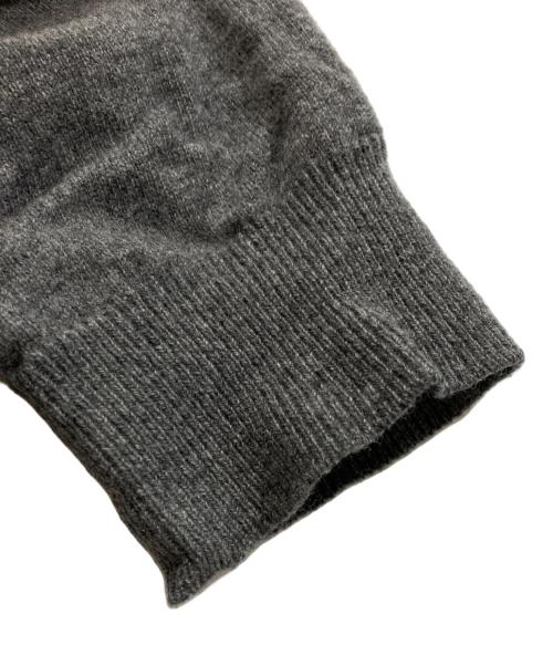 PLAY COMME des GARCONS（プレイコムデギャルソン）PLAY COMME des GARCONS (プレイコムデギャルソン) V-Neck Cardigan グレー サイズ:XXLの古着・服飾アイテム