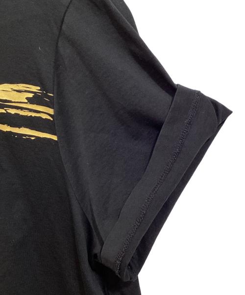 ARMANI EXCHANGE（アルマーニ エクスチェンジ）ARMANI EXCHANGE (アルマーニ エクスチェンジ) ゴールドロゴクルーネックTシャツ ブラック サイズ:Lの古着・服飾アイテム