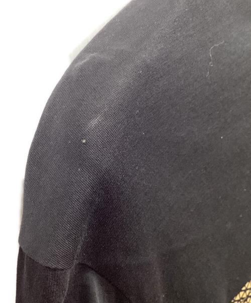 ARMANI EXCHANGE（アルマーニ エクスチェンジ）ARMANI EXCHANGE (アルマーニ エクスチェンジ) ゴールドロゴクルーネックTシャツ ブラック サイズ:Lの古着・服飾アイテム