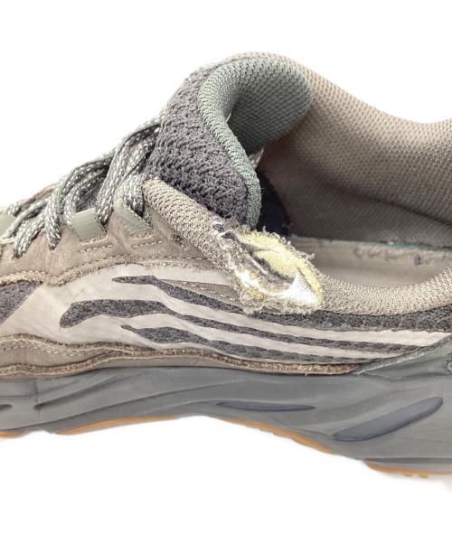 adidas（アディダス）adidas (アディダス) YEEZY BOOST 700 V2 グレー サイズ:25.0㎝の古着・服飾アイテム