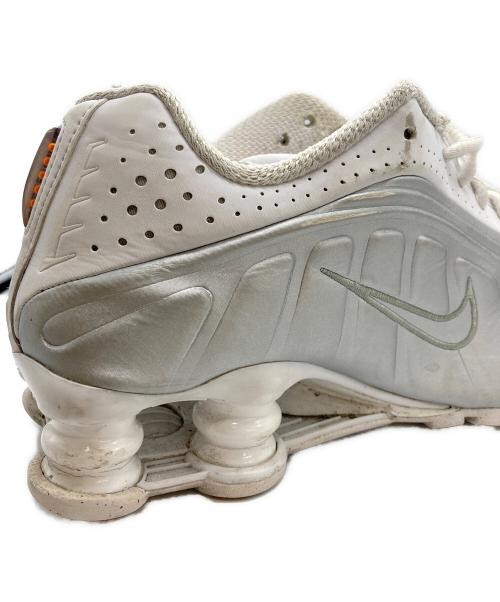 NIKE（ナイキ）NIKE (ナイキ) SHOX R4 ホワイト サイズ:23cmの古着・服飾アイテム