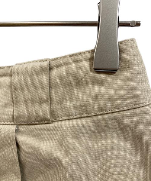 PRADA（プラダ）PRADA (プラダ) トライアングルロゴカーゴスカート ベージュ サイズ:38の古着・服飾アイテム