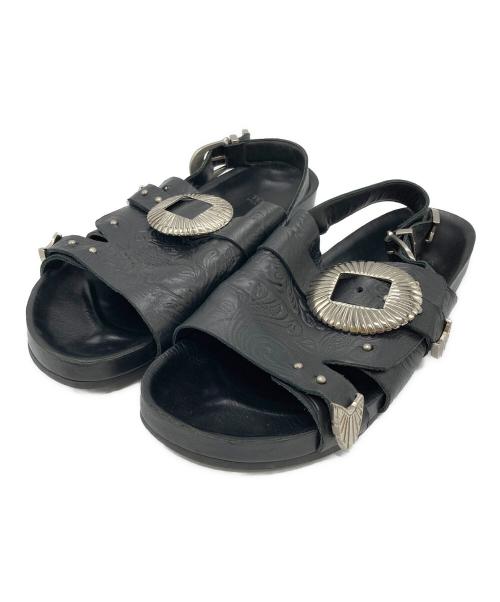 TOGA PULLA（トーガ プルラ）TOGA PULLA (トーガ プルラ) RAY BEAMS (レイ ビームス) 別注 Metal emboss sandal SP ブラック サイズ:SIZE 42の古着・服飾アイテム