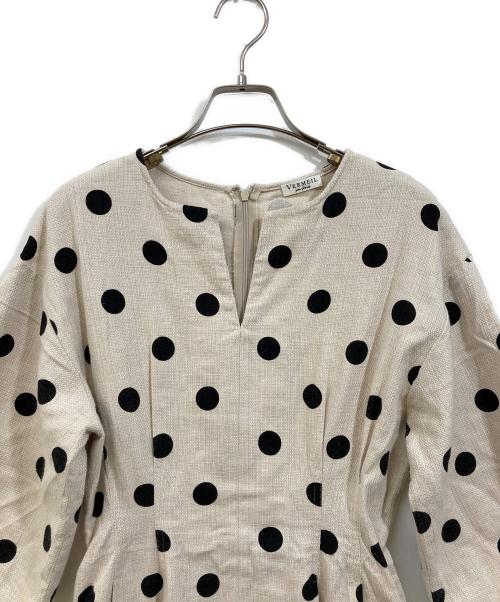VERMEIL par iena（ヴェルメイユ パー イエナ）VERMEIL par iena (ヴェルメイユ パー イエナ) 綿麻ドットプリントウエストシェイプワンピース ベージュ サイズ:36の古着・服飾アイテム