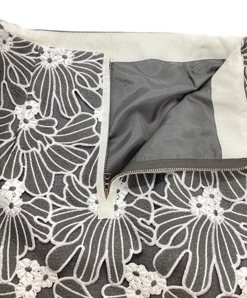 ADORE（アドーア）ADORE (アドーア) ドローイングフラワレースースカート グレー サイズ:38の古着・服飾アイテム