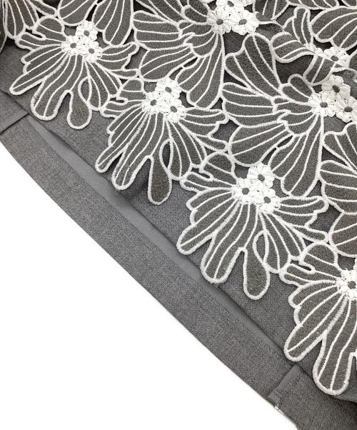 ADORE（アドーア）ADORE (アドーア) ドローイングフラワレースースカート グレー サイズ:38の古着・服飾アイテム