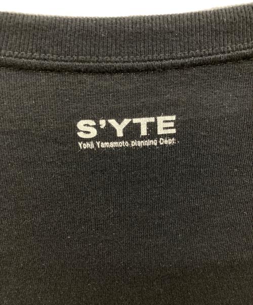 s'yte（サイト）s'yte (サイト) KUME.JP (クメ) プリントTシャツ ブラック サイズ:不明（実寸をご確認ください）の古着・服飾アイテム