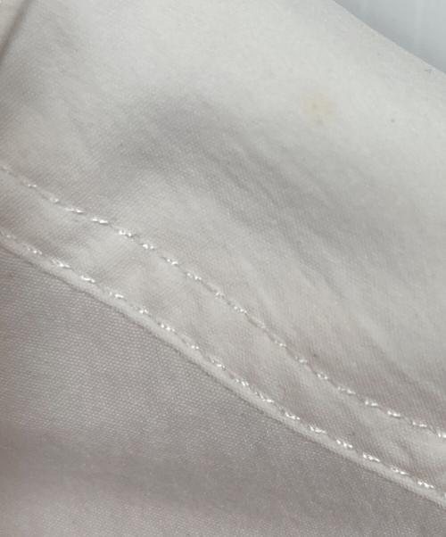 UN3D.（アンスリード）UN3D. (アンスリード) W TRIANGLE TUCK SH/ダブルタックオーバーシャツ ホワイト サイズ:38の古着・服飾アイテム