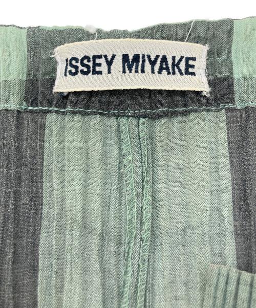 ISSEY MIYAKE（イッセイミヤケ）ISSEY MIYAKE (イッセイミヤケ) プリーツブラウス グリーン サイズ:Mの古着・服飾アイテム