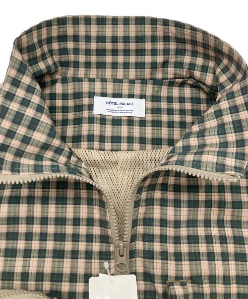 nano・universe（ナノ・ユニバース）nano・universe (ナノ・ユニバース) hotel palace (ホテルプレイス) デジタルプリントトラベルチェックベスト ベージュ サイズ:Lの古着・服飾アイテム