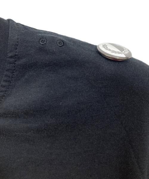 FRED PERRY（フレッドペリー）FRED PERRY (フレッドペリー) RAF SIMONS (ラフシモンズ) デザインTシャツ ブラック サイズ:Lの古着・服飾アイテム