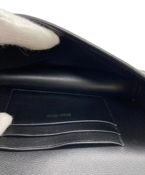 MIU MIU（ミュウミュウ）MIU MIU (ミュウミュウ) マテラッセチェーンウォレットの古着・服飾アイテム