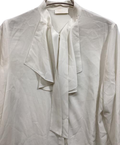 BALLSEY（ボールジィ）BALLSEY (ボールジィ) クリアデシン フリルボウタイブラウス アイボリー サイズ:SIZE 36の古着・服飾アイテム