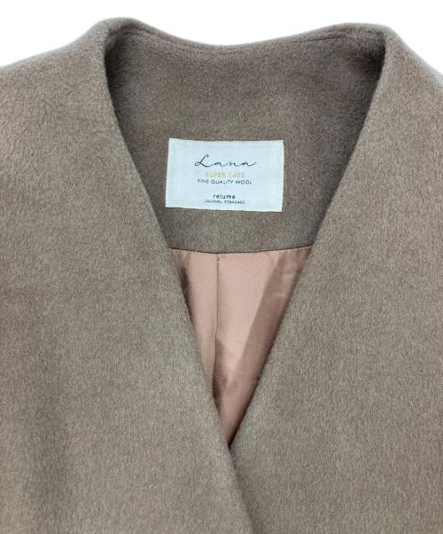 JOURNAL STANDARD relume（ジャーナルスタンダード レリューム）JOURNAL STANDARD relume (ジャーナルスタンダード レリューム) 別注LANAWOOL140ノーカラーVネックコート ベージュ サイズ:38の古着・服飾アイテム