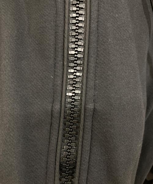 MONCLER（モンクレール）MONCLER (モンクレール) OFFWHITE (オフホワイト) リフレクトロゴジップパーカー ブラック サイズ:SIZE Mの古着・服飾アイテム