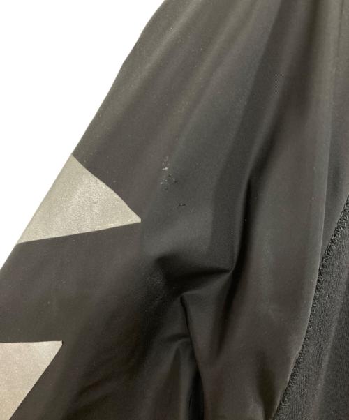 MONCLER（モンクレール）MONCLER (モンクレール) OFFWHITE (オフホワイト) リフレクトロゴジップパーカー ブラック サイズ:SIZE Mの古着・服飾アイテム