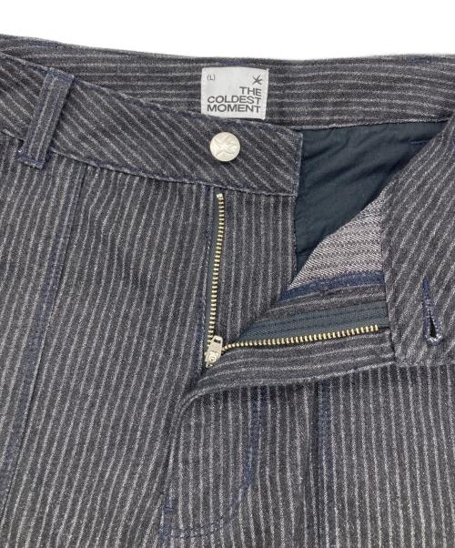 THECOLDESTMOMENT（ザ コールデストモーメント）THECOLDESTMOMENT (ザ コールデストモーメント) ヒトデストライプパンツ グレー サイズ:Lの古着・服飾アイテム