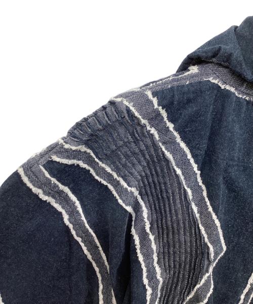 ISSEY MIYAKE（イッセイミヤケ）ISSEY MIYAKE (イッセイミヤケ) デザインシャツ ネイビー サイズ:2の古着・服飾アイテム