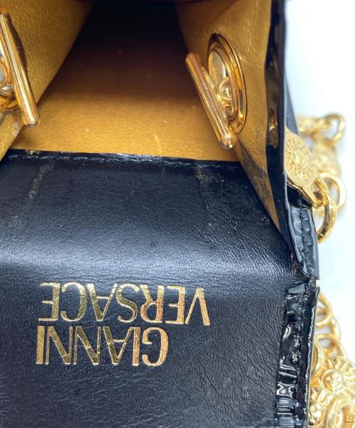 GIANNI VERSACE（ジャンニ・ヴェルサーチ）GIANNI VERSACE (ジャンニ・ヴェルサーチ) チェーンショルダーエナメルショルダーポーチ ブラックの古着・服飾アイテム