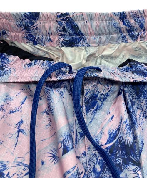 WHITE MOUNTAINEERING（ホワイトマウンテ二アニング）WHITE MOUNTAINEERING (ホワイトマウンテ二アニング) JUNGLE PATTERN TAPERED EASY PANTS ピンク×ネイビー サイズ:SIZE 1の古着・服飾アイテム