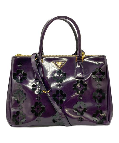 PRADA（プラダ）PRADA (プラダ) パテント レザーフラワーモチーフ2WAYバッグ パープルの古着・服飾アイテム