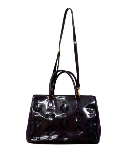 PRADA（プラダ）PRADA (プラダ) パテント レザーフラワーモチーフ2WAYバッグ パープルの古着・服飾アイテム