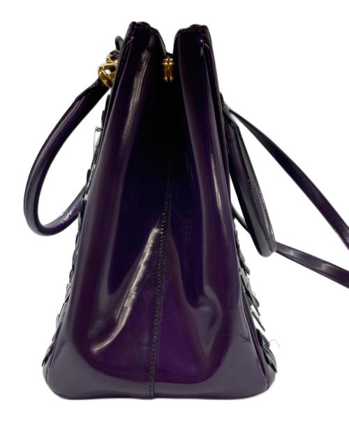 PRADA（プラダ）PRADA (プラダ) パテント レザーフラワーモチーフ2WAYバッグ パープルの古着・服飾アイテム