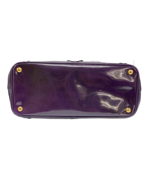 PRADA（プラダ）PRADA (プラダ) パテント レザーフラワーモチーフ2WAYバッグ パープルの古着・服飾アイテム