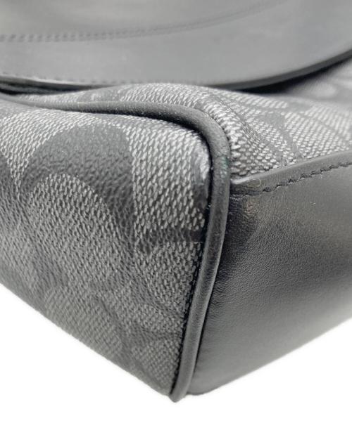 COACH（コーチ）COACH (コーチ) シグネチャーショルダーバッグ ブラックの古着・服飾アイテム