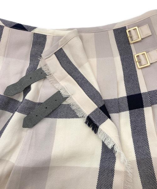 BLUE LABEL CRESTBRIDGE（ブルーレーベルクレストブリッジ）BLUE LABEL CRESTBRIDGE (ブルーレーベルクレストブリッジ) チェックスカート アイボリー サイズ:38の古着・服飾アイテム